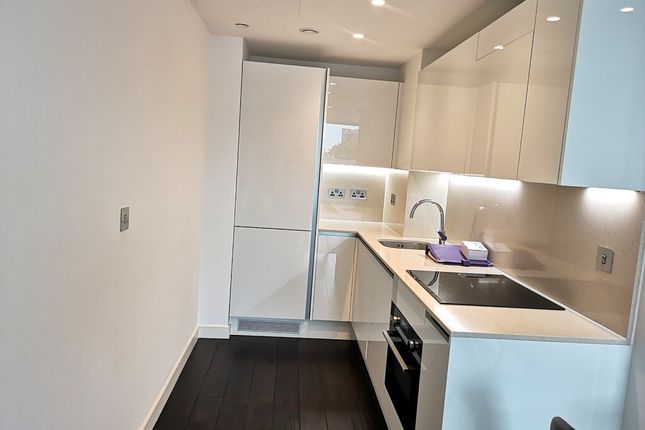 Flat to rent in Royal Mint Street, London