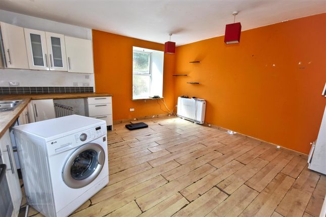 16, Albert Place, Camborne photo 4