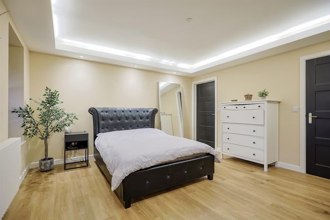A Page _ 7 4 1 Hollybush Close - Web-34.Jpg