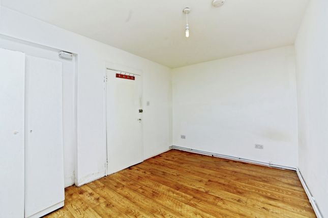 Flat 83/Copeland House, Garratt Lane, London photo 3