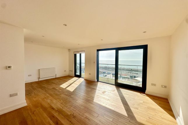 Flat for sale in Rock-A-Nore Road, Hastings
