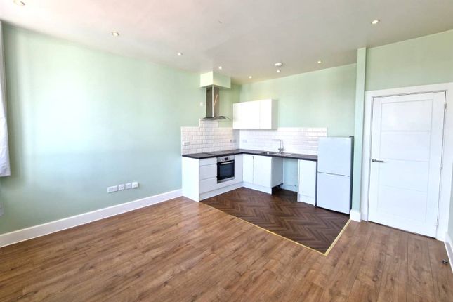 PARK STREET, CHARLES COURT, LUTON photo 5