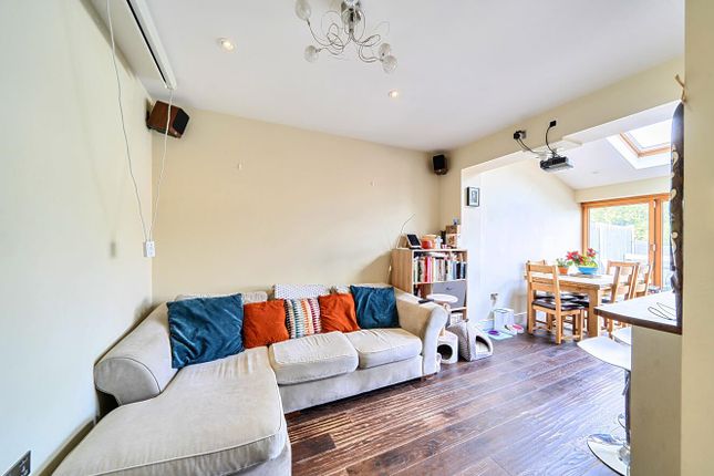 102, Melbourne Road, Bushey photo 4