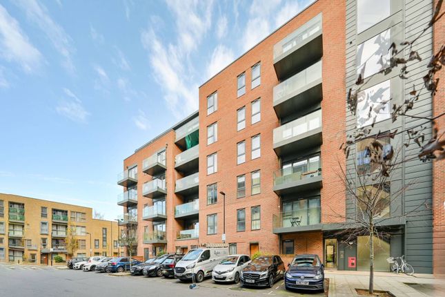 Flat for sale in Singapore Road, Ealing, London