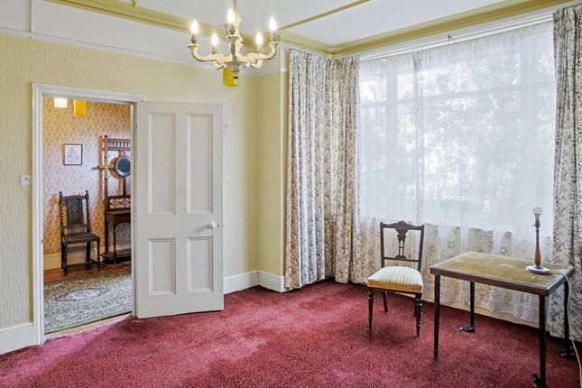 6 College Road, Isleworth photo 5