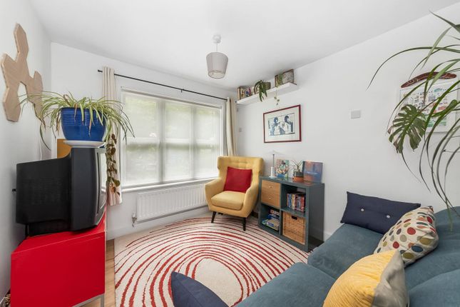 8, Grenard Close, London photo 4