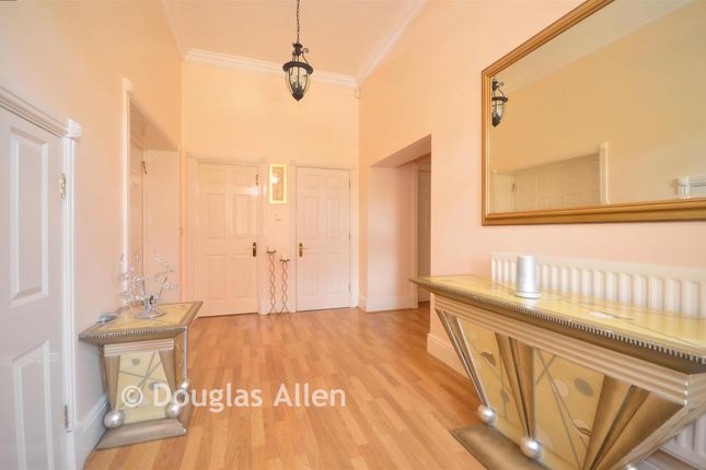 Sutherland House, Rosebury Square, Woodford Green photo 4