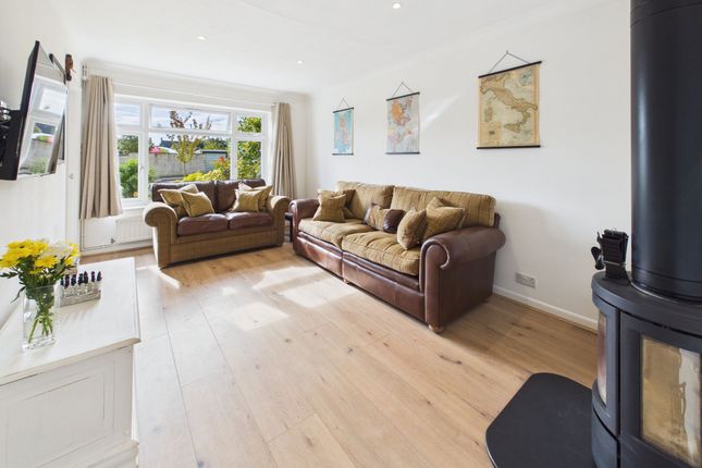 4 Wychwood Drive, Chipping Norton photo 2