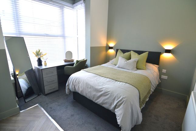 1-bed flat on 35 Chantry Lane, Grimsby, £563/mo