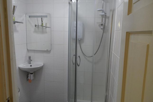 Flat 1, 9A, High Street, Chard photo 4
