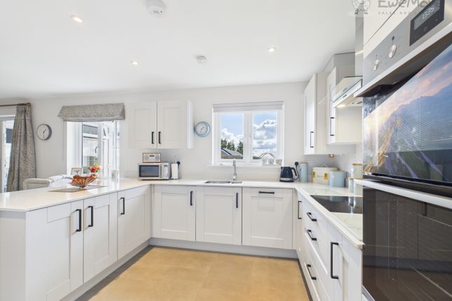 22, Closewool Grove, South Molton photo 3