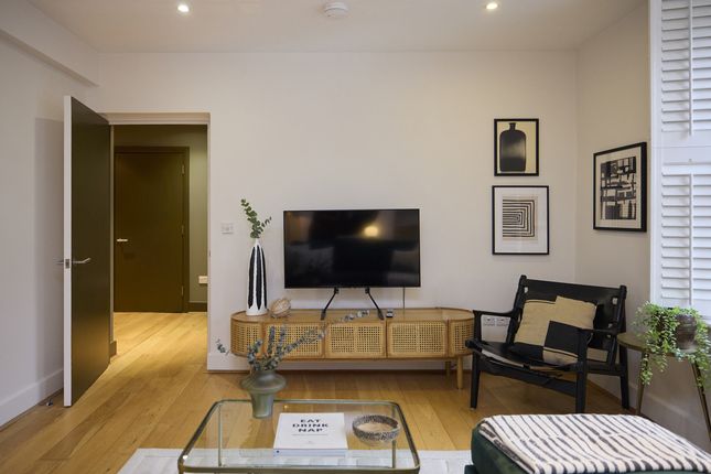 Flat Apartment 2, 110, Brick Lane, London photo 4