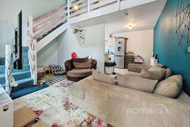 46, Beaconsfield Way, Reading photo 4