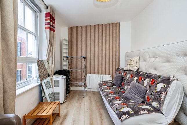Flat 22/Victoria Chambers, Paul Street, London photo 3