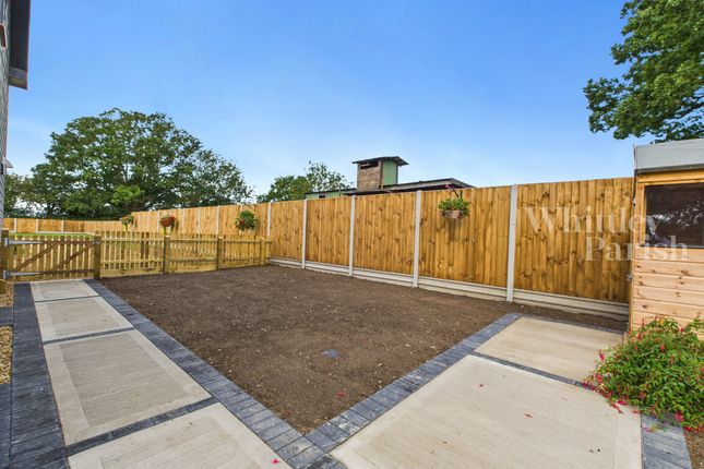 Cam04332G0-Pr0484-Still043