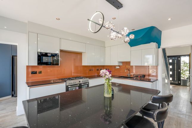 95 Alberta Avenue, Sutton photo 4
