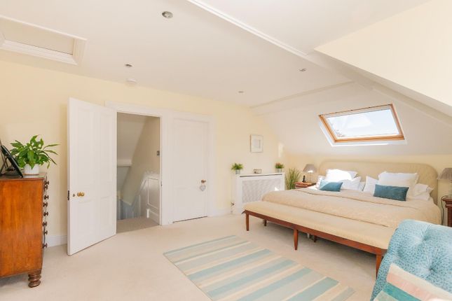 2C1Rcn - Bedroom R.Jpg