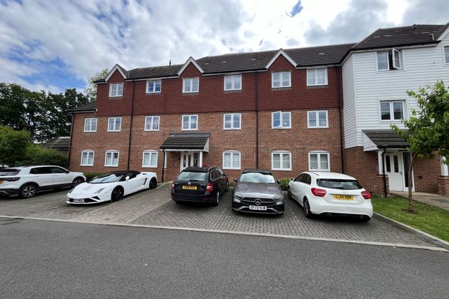 Thumbnail Flat for sale in Canville Rise, Westerham