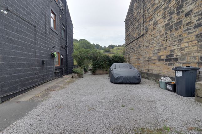 669, Rochdale Road, Todmorden photo 2