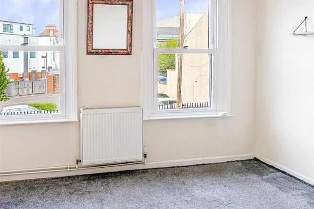 Flat 3, 15, Bennington Street, Gloucestershire photo 4