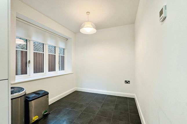 2, Iris Close, Harpenden photo 4