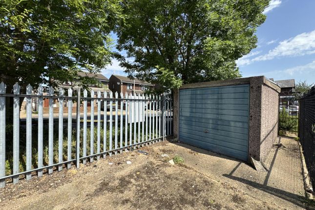 Studio parking on Garage, Garage at Roman/Ashlands Court, Tilbury, £15,000