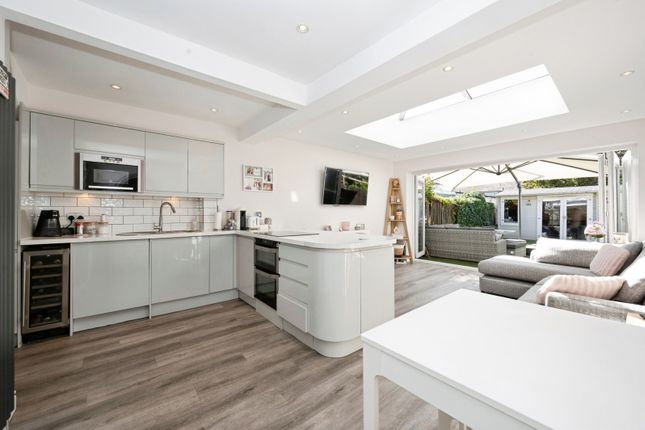 36, Meadway, Surbiton photo 2