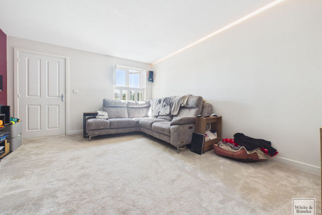 8 Osborn Drive, Chichester photo 2