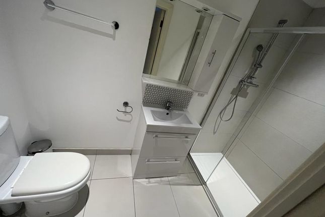 Flat 228 The Studios 110 The Parade , Watford photo 5
