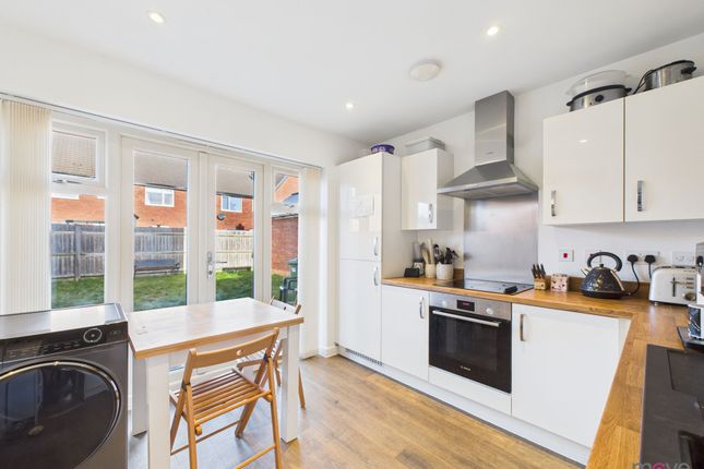 29 Honeysuckle Crescent, Tewkesbury photo 4