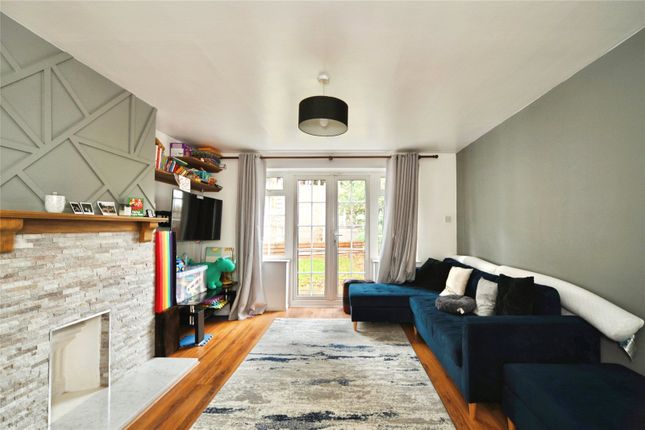 5, Pine Close, London photo 2