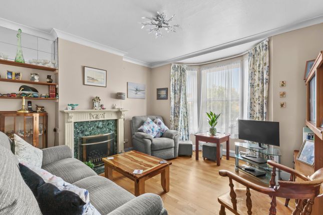 44 Candlemas Lane, Beaconsfield photo 3