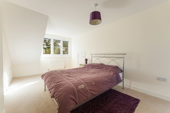 19, Bushy Close, Romford photo 4