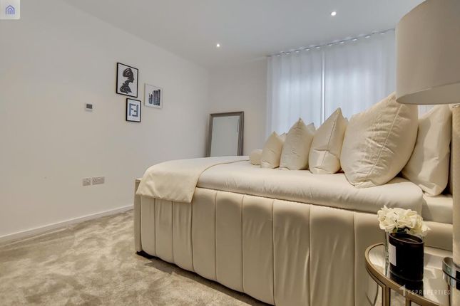 Flat for sale in High Street, Purley, Surrey