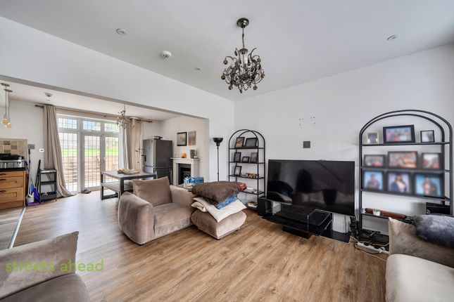 41, Byron Avenue, Coulsdon photo 3