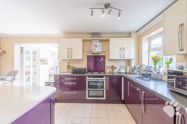 10, Headcorn Close, Basildon photo 2