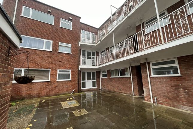 Thumbnail Flat to rent in Swallow Close, Havant