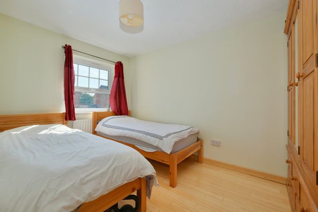 15, Lodge Close, Huntingdon photo 4