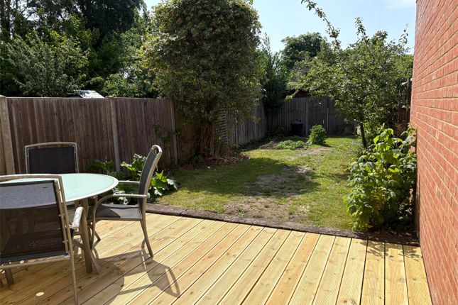 London Road, Berkshire photo 2