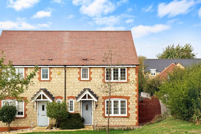 3-bed semi-detached on 15 Corallian Drive, Faringdon, £350,000