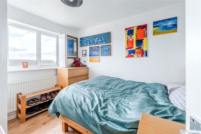 12, Woodlea Mount, Leeds photo 4