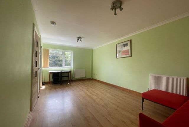 14, Woodbine Close*, Pembroke photo 5