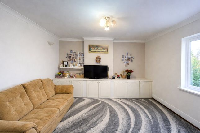 217, Twickenham Road, Greater London photo 2