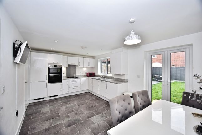 33, Coleman Way, Parkwood, Maidstone photo 2