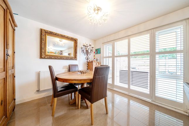 23, Hay Drive, Mitcham photo 3