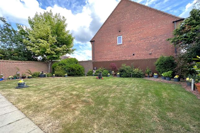 Well-Appointed Rear Garden 698