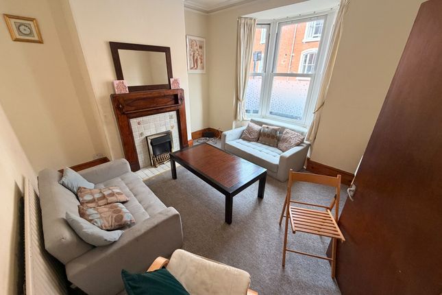 Room 3, 49, Beaconsfield Terrace, NORTHAMPTON photo 3