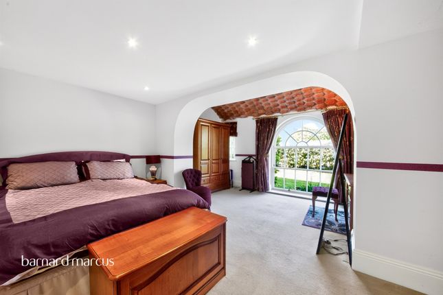 Flat 248, Princess Park Manor, Royal Drive, London photo 5