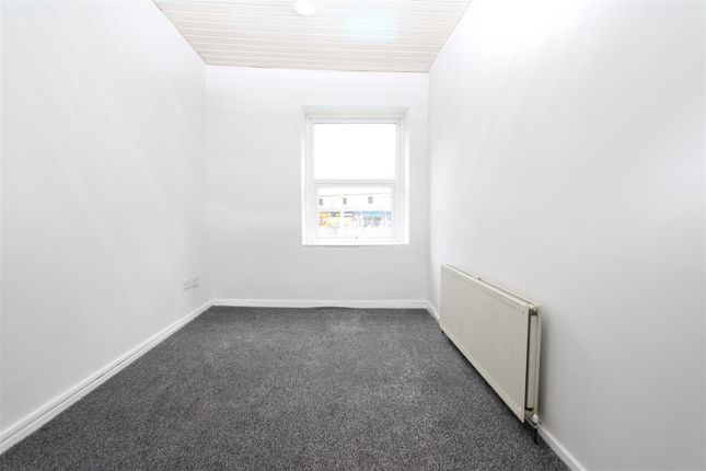 17, Westgate, Heckmondwike photo 4
