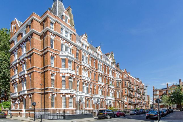 Thumbnail Flat for sale in Cadogan Gardens, Sloane Square, London